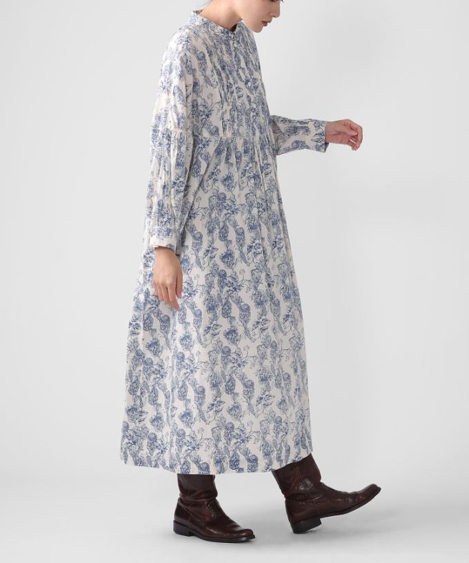 ロリードレス・グレージュ  フラワープリントのドロップショルダーワンピース