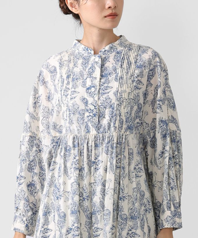 ロリードレス・グレージュ  フラワープリントのドロップショルダーワンピース