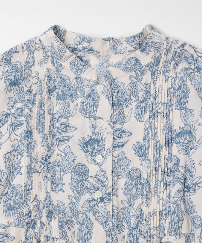 ロリードレス・グレージュ  フラワープリントのドロップショルダーワンピース