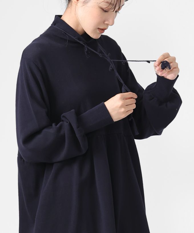 コロン　ラリエットつきの天竺ニットチュニックトップ