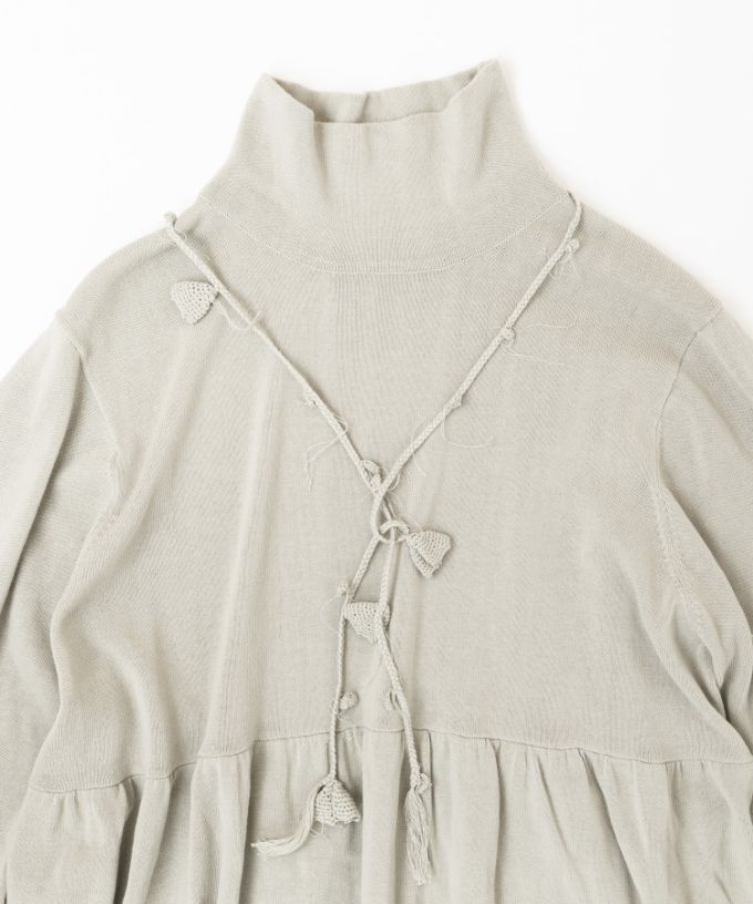 コロン　ラリエットつきの天竺ニットチュニックトップ