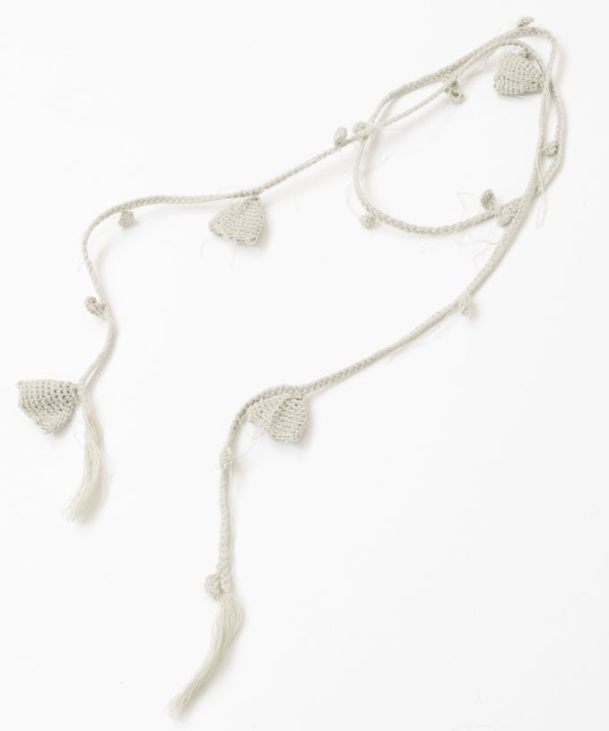 コロン　ラリエットつきの天竺ニットチュニックトップ