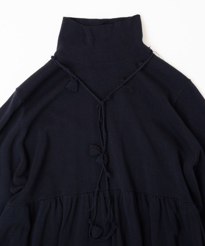 コロン　ラリエットつきの天竺ニットチュニックトップ