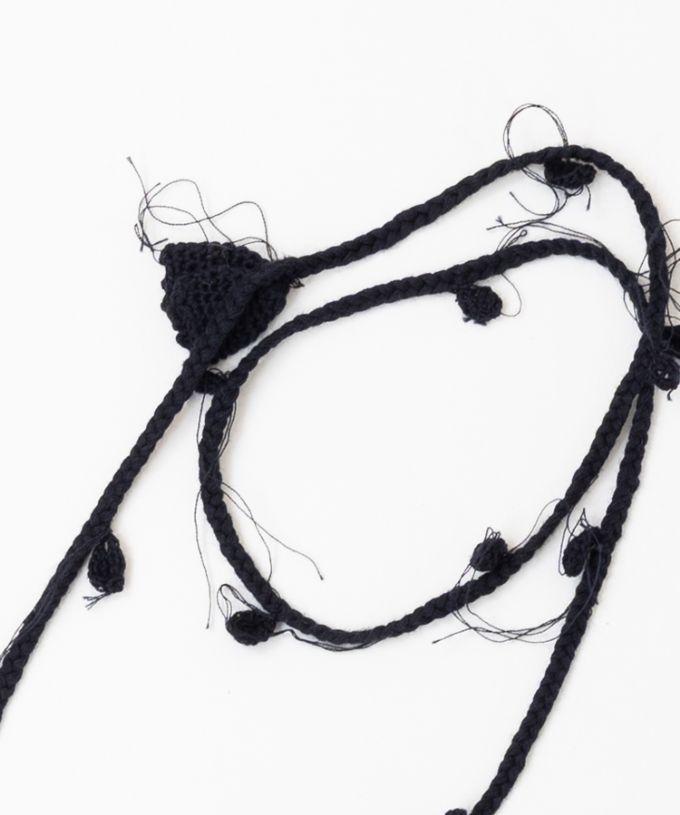 コロン　ラリエットつきの天竺ニットチュニックトップ