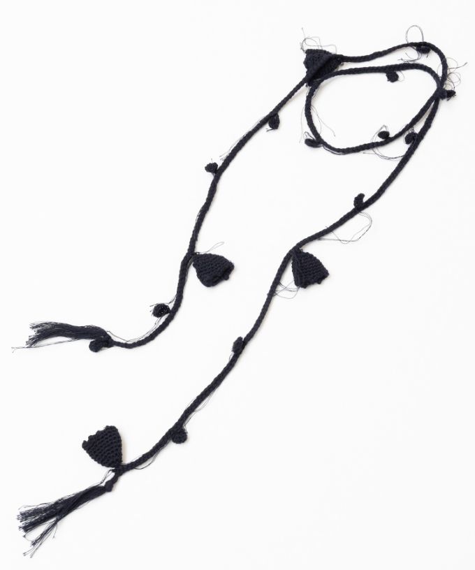 コロン　ラリエットつきの天竺ニットチュニックトップ