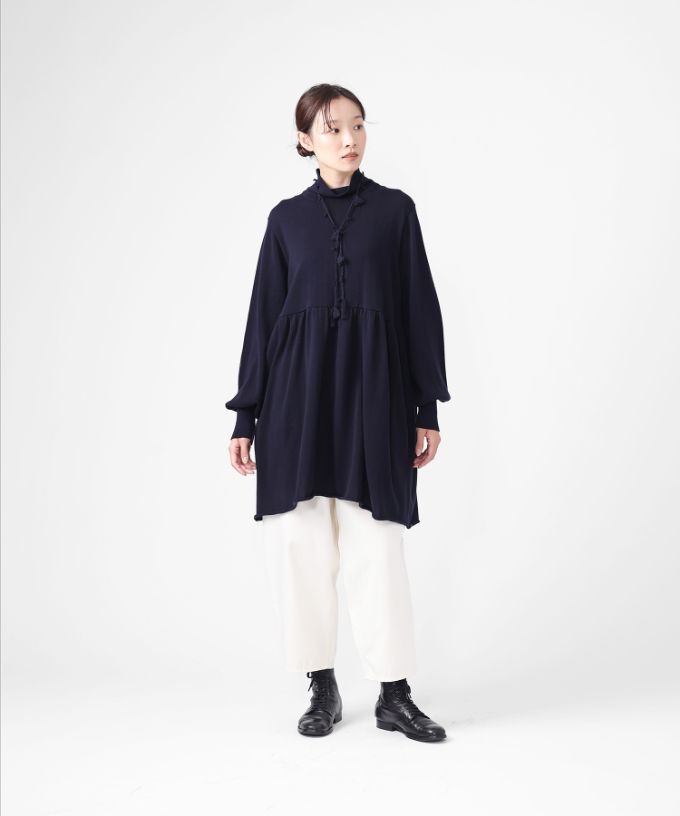 コロン　ラリエットつきの天竺ニットチュニックトップ