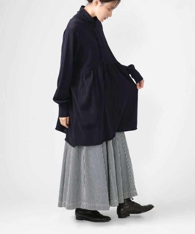 コロン　ラリエットつきの天竺ニットチュニックトップ