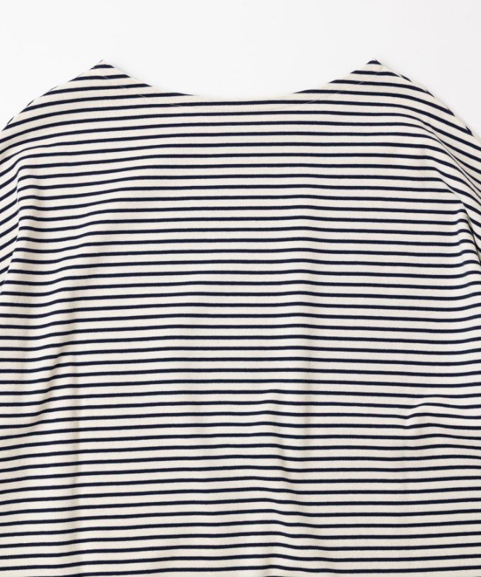 サマンサトップ・Ｆ　中厚ボーダー素材を使ったシンプルなトップス