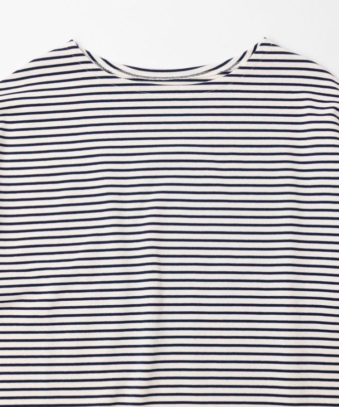 サマンサトップ・Ｆ　中厚ボーダー素材を使ったシンプルなトップス
