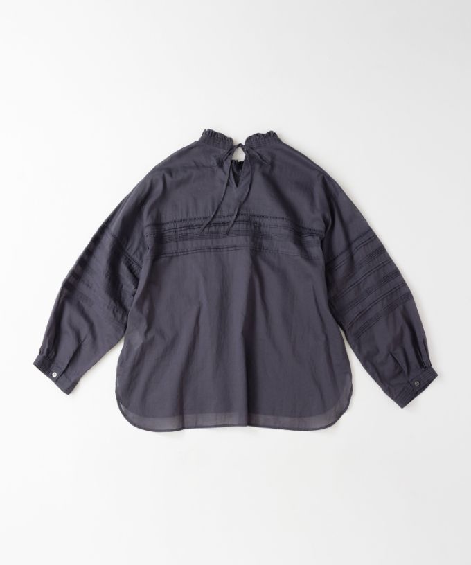 【SALE】リリアン　ランダムピンタックのハイネックブラウス
