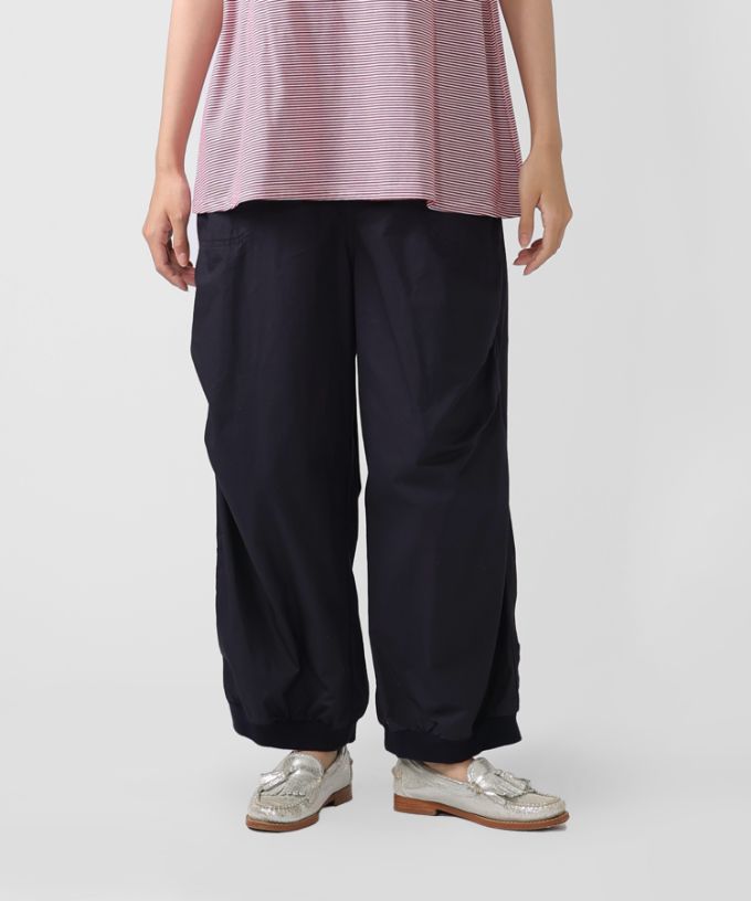 フィノパンツ　タック入り裾リブのワイドリラクシングパンツ