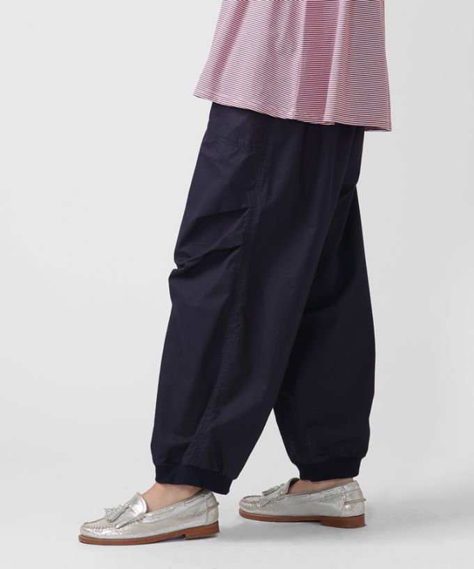 フィノパンツ　タック入り裾リブのワイドリラクシングパンツ