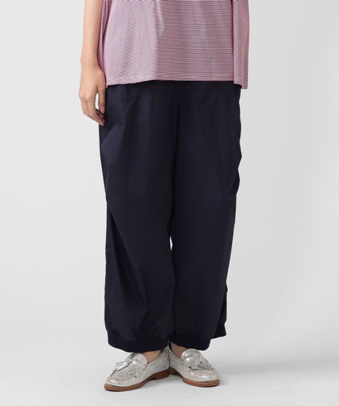 フィノパンツ　タック入り裾リブのワイドリラクシングパンツ