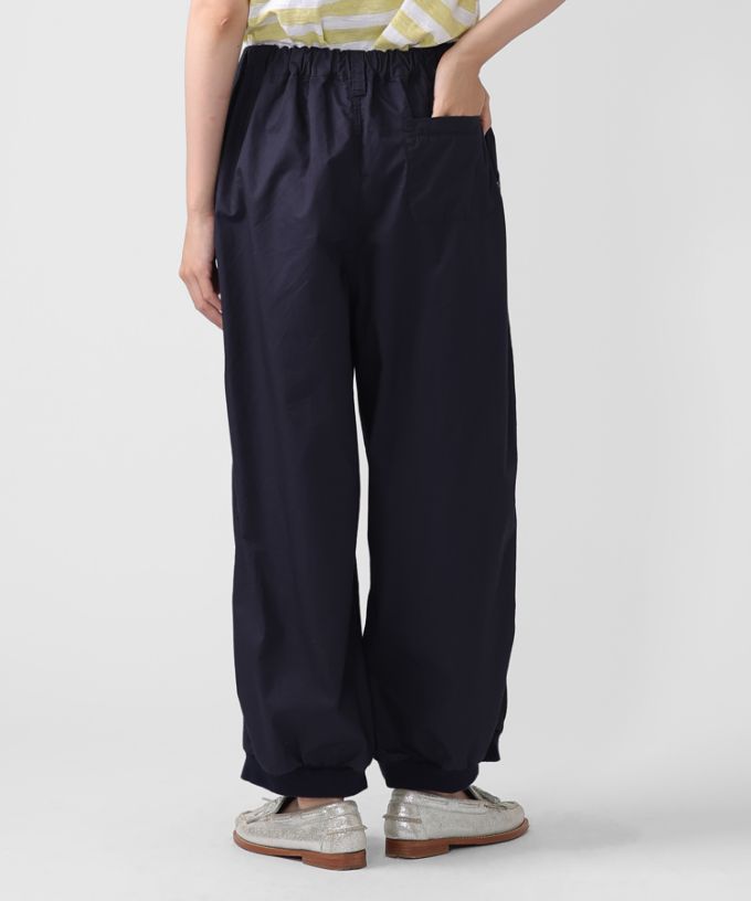 フィノパンツ　タック入り裾リブのワイドリラクシングパンツ