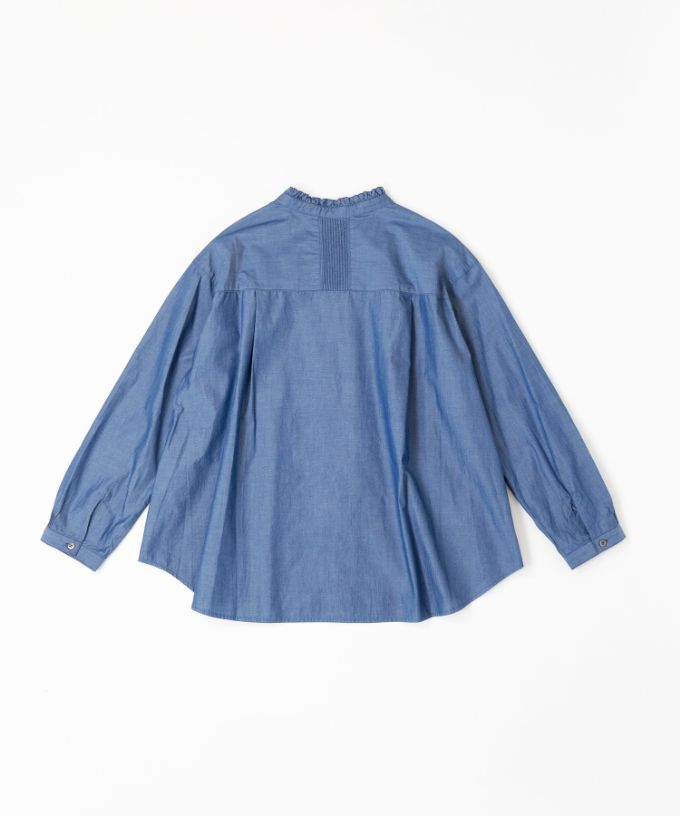アストブラウス　フリル襟のコットンブラウス