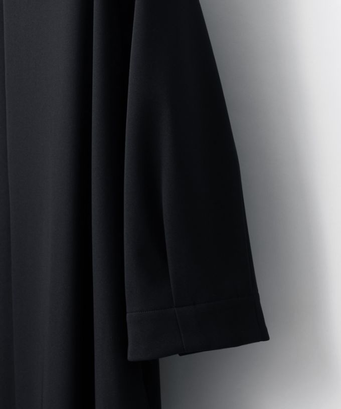 コゼット［Chronicle］コクーンシルエットのシンプルドレス