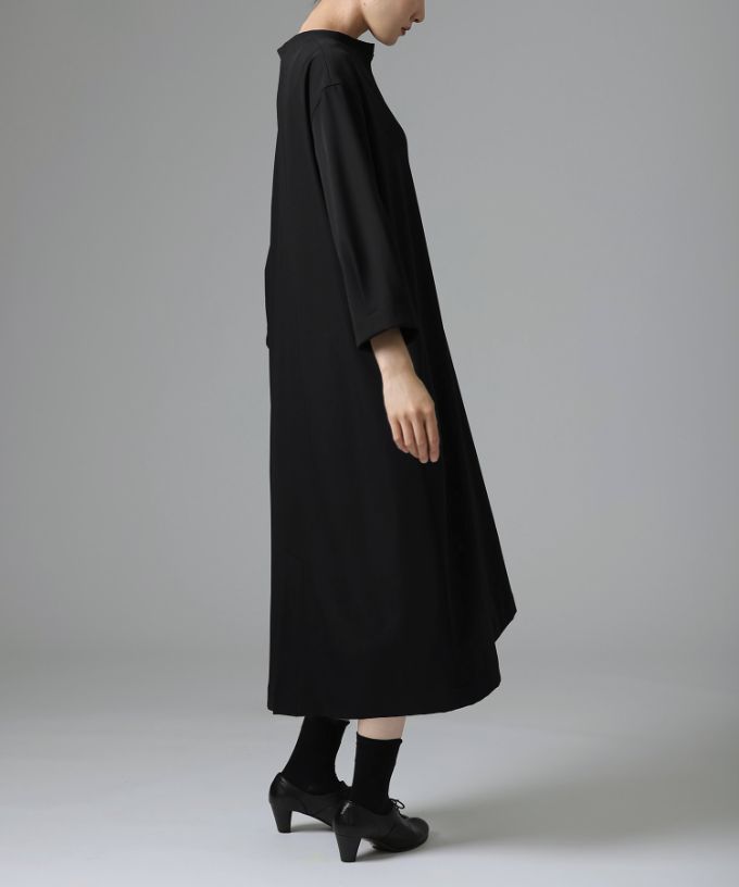 コゼット［Chronicle］コクーンシルエットのシンプルドレス