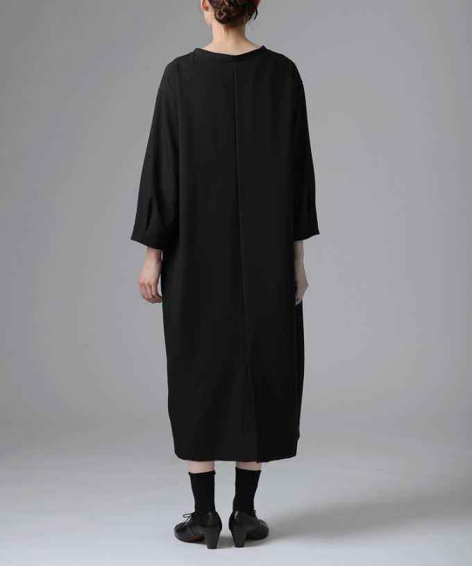 コゼット［Chronicle］コクーンシルエットのシンプルドレス