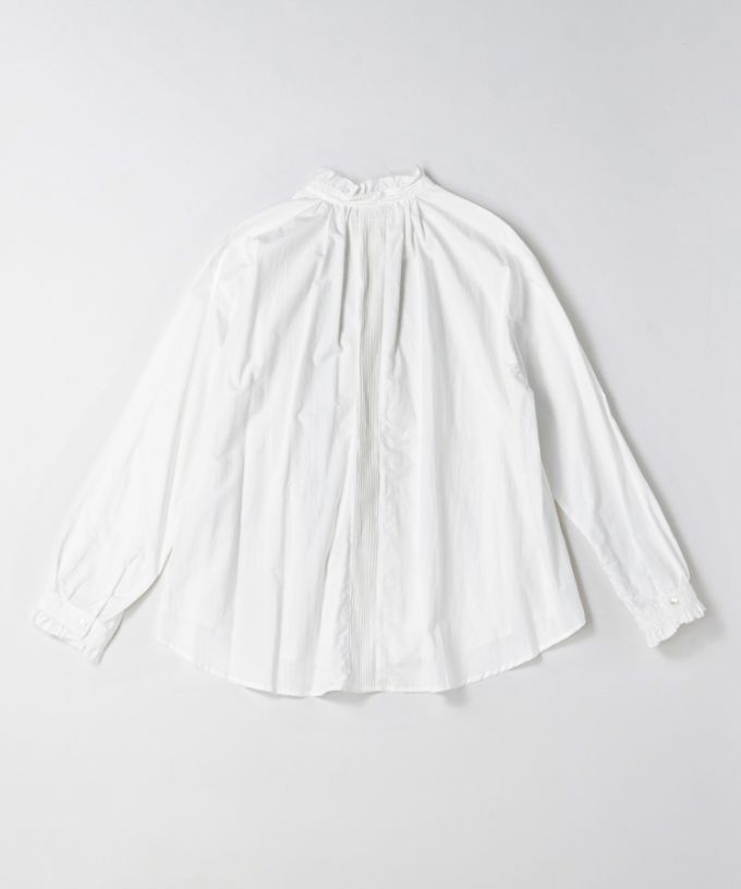 シェリー・E　コットンの立ち襟ギャザーブラウス　白