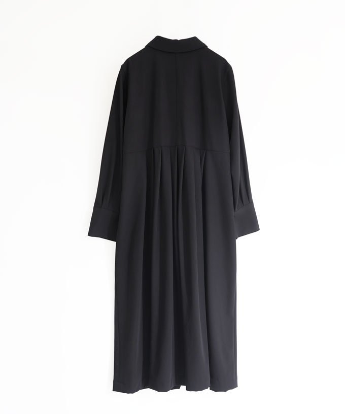 エルド［Chronicle］　長めカフスとタックのブラックドレス