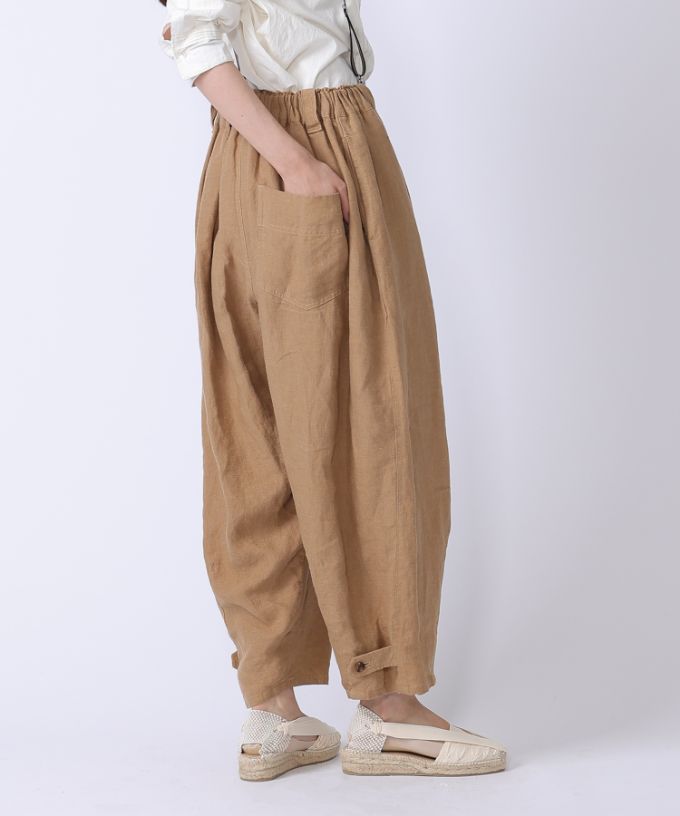 イズパンツ・D　裾ボタンのテーパードリネンパンツ