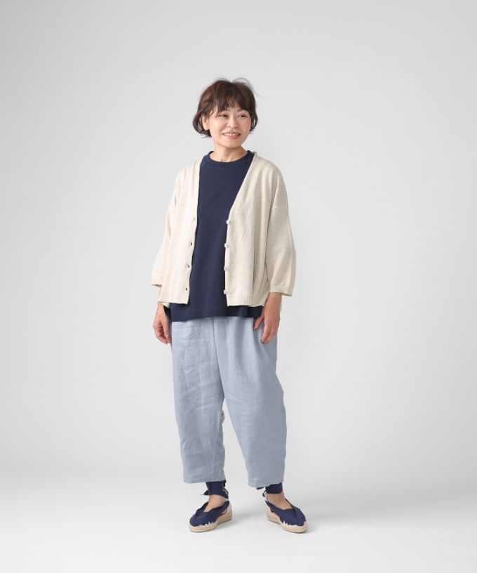 セルバカーデ　リネン素材のVネックカーディガン
