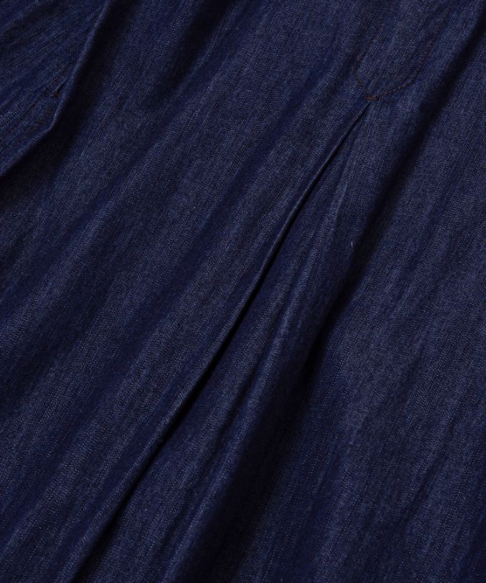 アニードレス・Ｃ　5オンスデニムのタック入りドレス