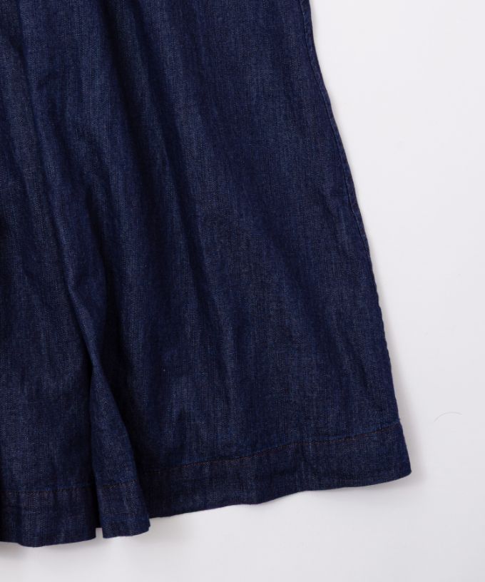 アニードレス・Ｃ　5オンスデニムのタック入りドレス
