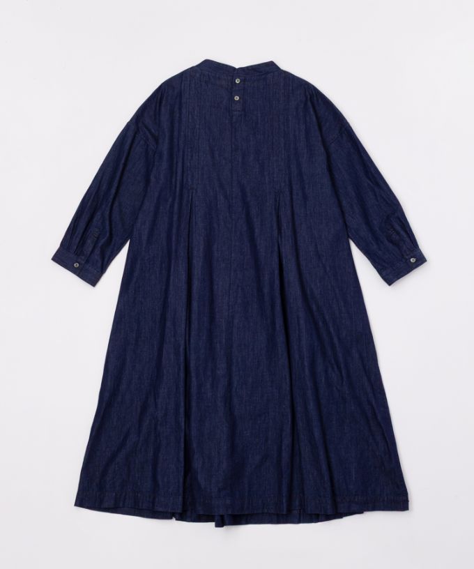 アニードレス・Ｃ　5オンスデニムのタック入りドレス