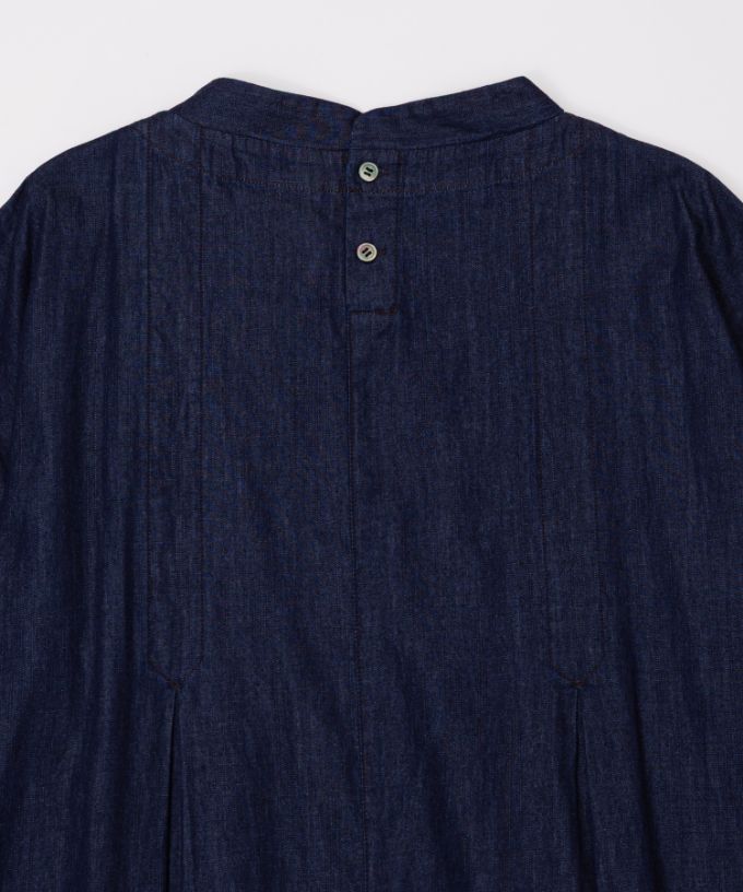 アニードレス・Ｃ　5オンスデニムのタック入りドレス