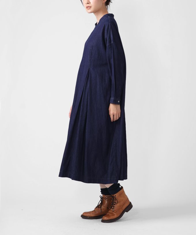 アニードレス・Ｃ　5オンスデニムのタック入りドレス