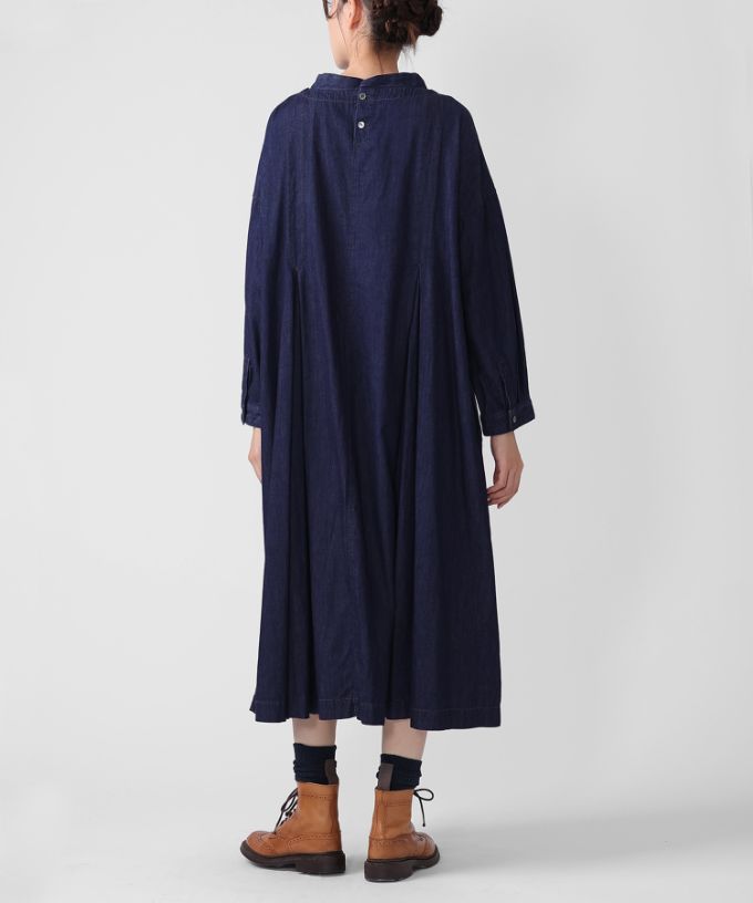 アニードレス・Ｃ　5オンスデニムのタック入りドレス