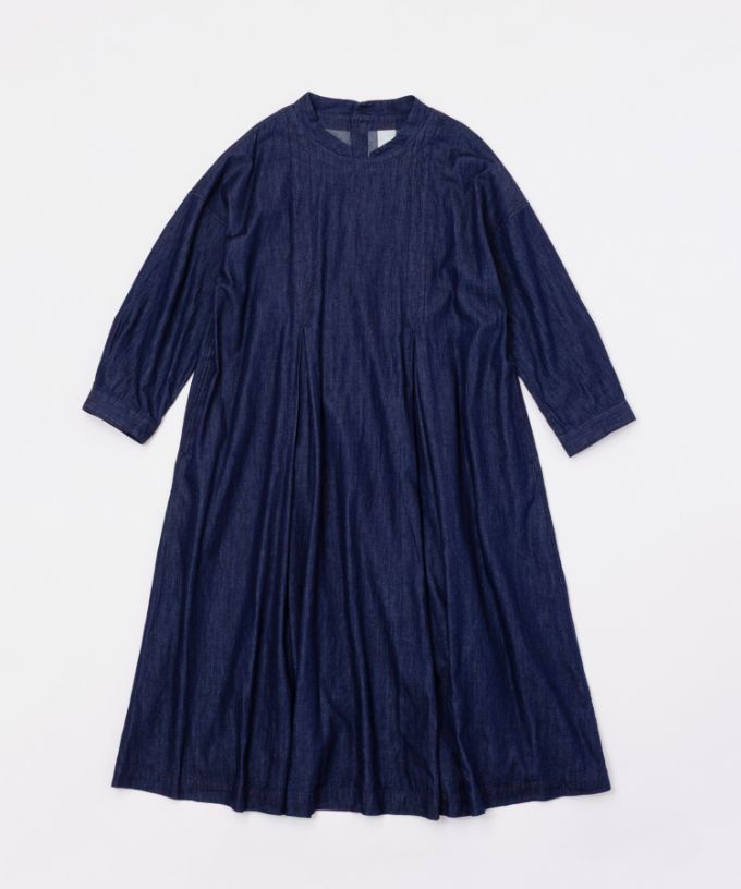 アニードレス・Ｃ　5オンスデニムのタック入りドレス