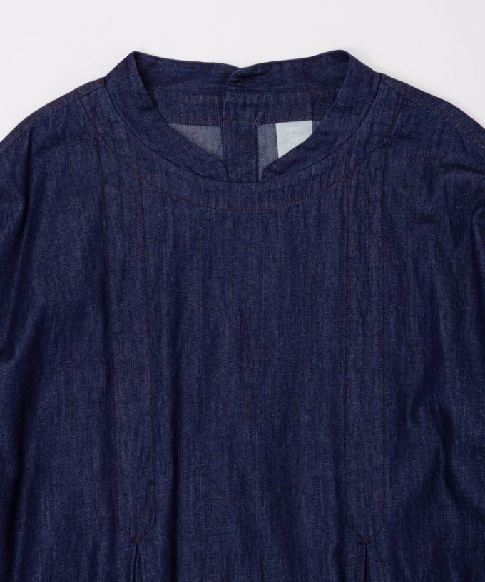 アニードレス・Ｃ　5オンスデニムのタック入りドレス