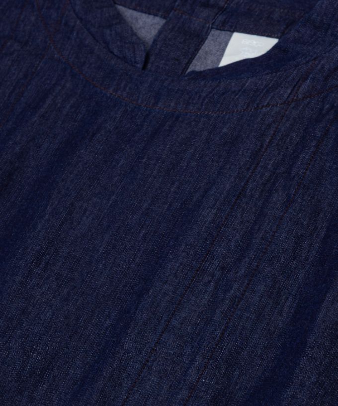 アニードレス・Ｃ　5オンスデニムのタック入りドレス