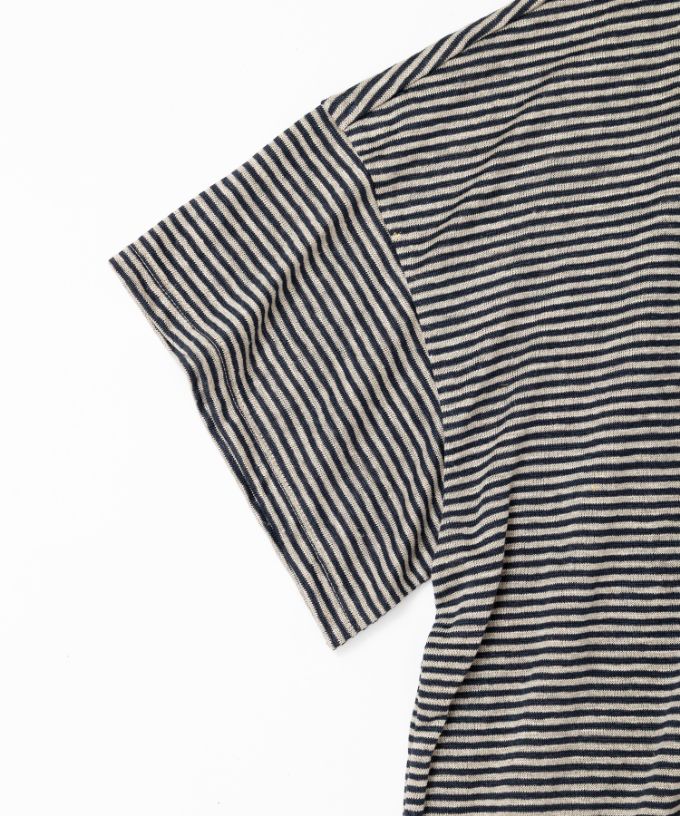 クルトップD　細ボーダーのナチュラルオーバーサイズトップ