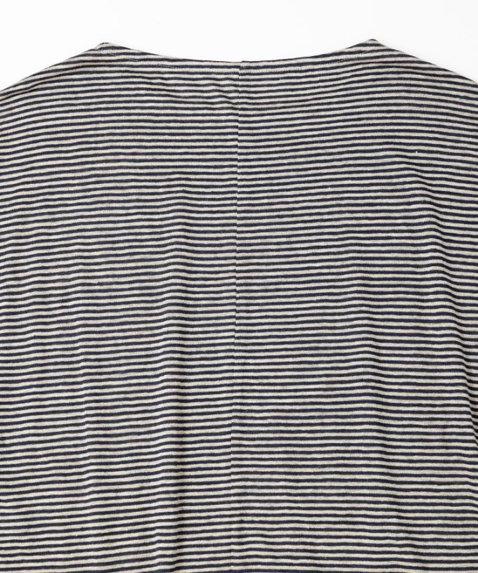 クルトップD　細ボーダーのナチュラルオーバーサイズトップ