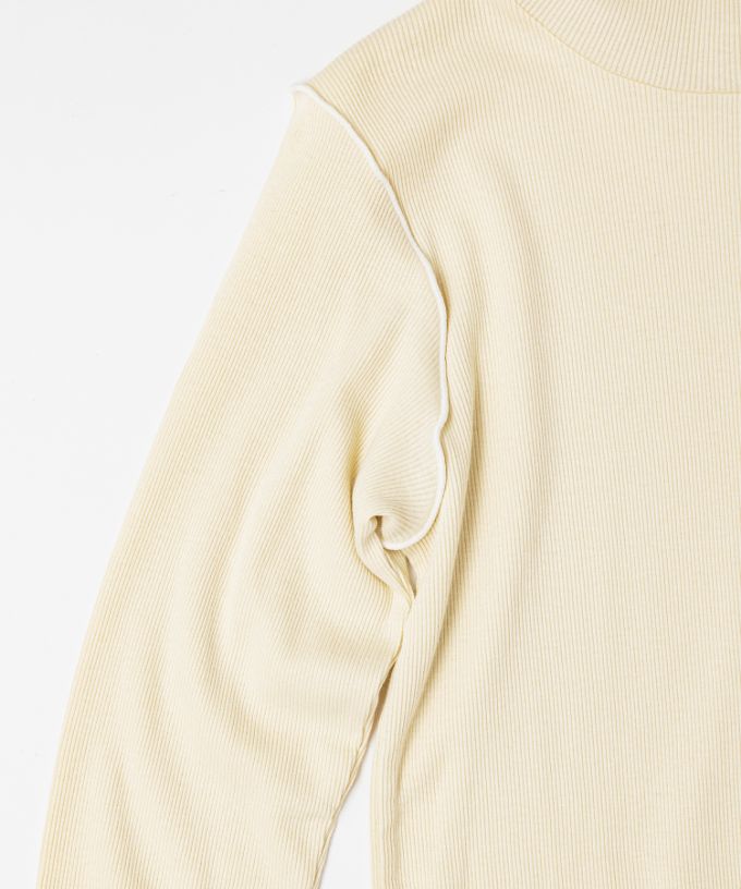 メリダタートル・Ｄ　メロー仕上げの柔らかなタートルネック