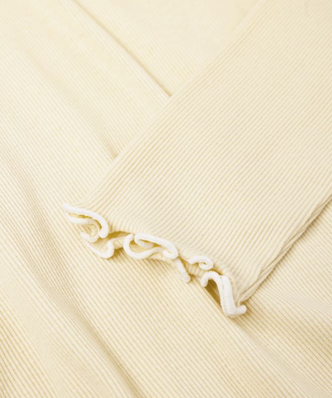 メリダタートル・Ｄ　メロー仕上げの柔らかなタートルネック