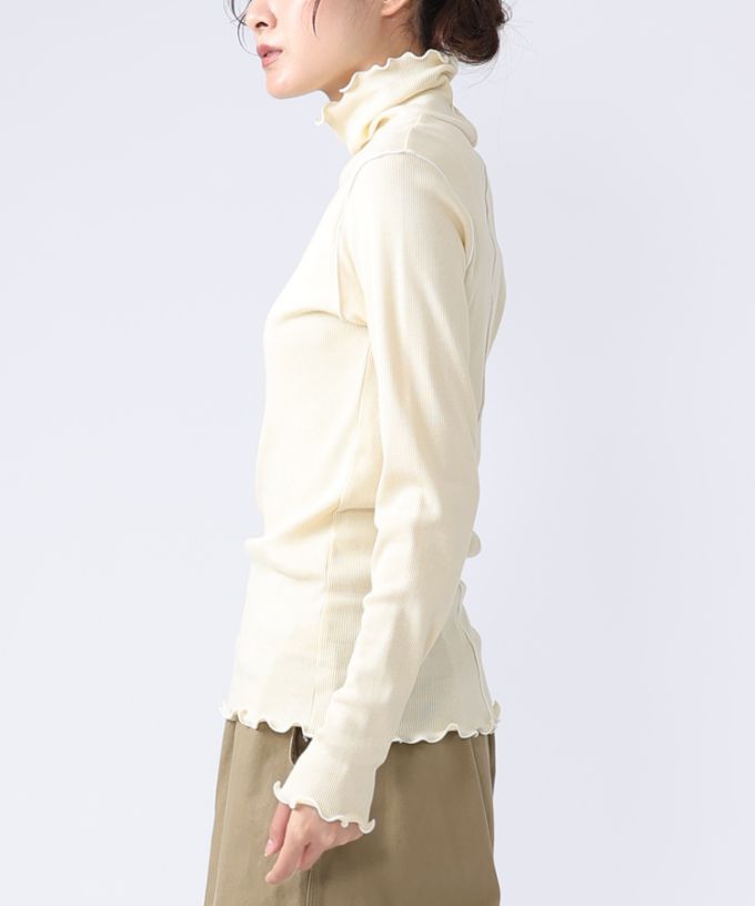 メリダタートル・Ｄ　メロー仕上げの柔らかなタートルネック
