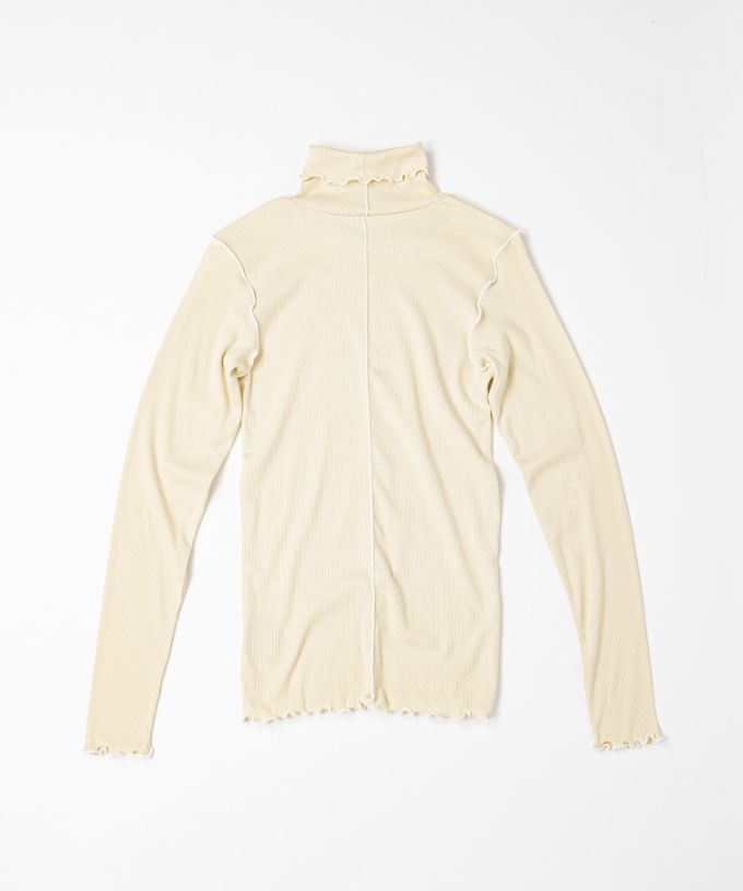 メリダタートル・Ｄ　メロー仕上げの柔らかなタートルネック