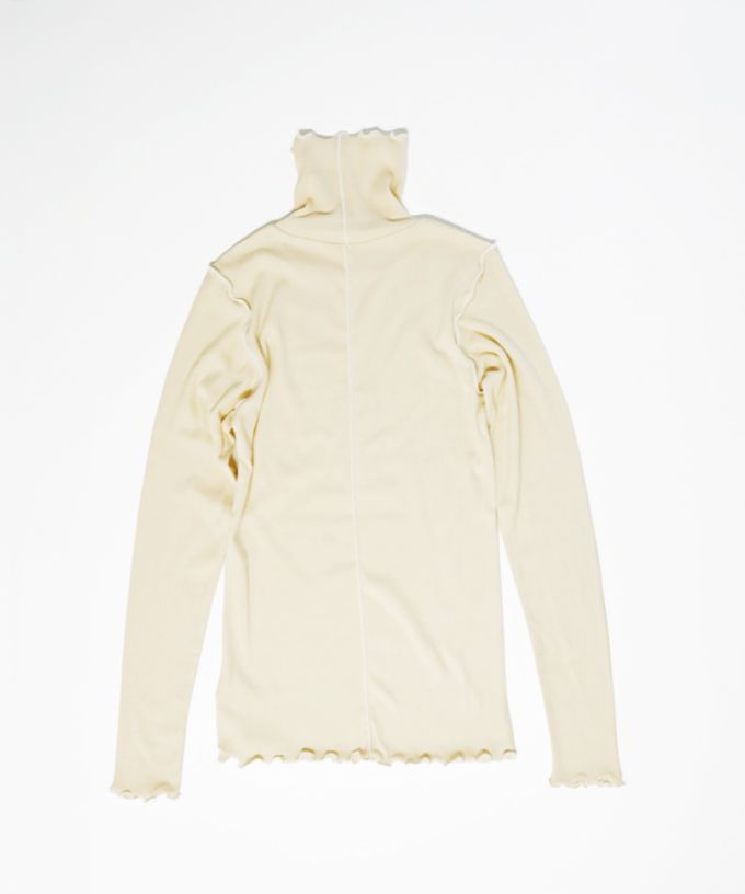 メリダタートル・Ｄ　メロー仕上げの柔らかなタートルネック