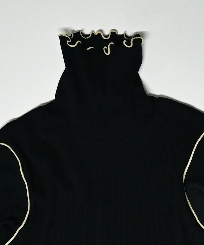 メリダタートル・Ｄ　メロー仕上げの柔らかなタートルネック