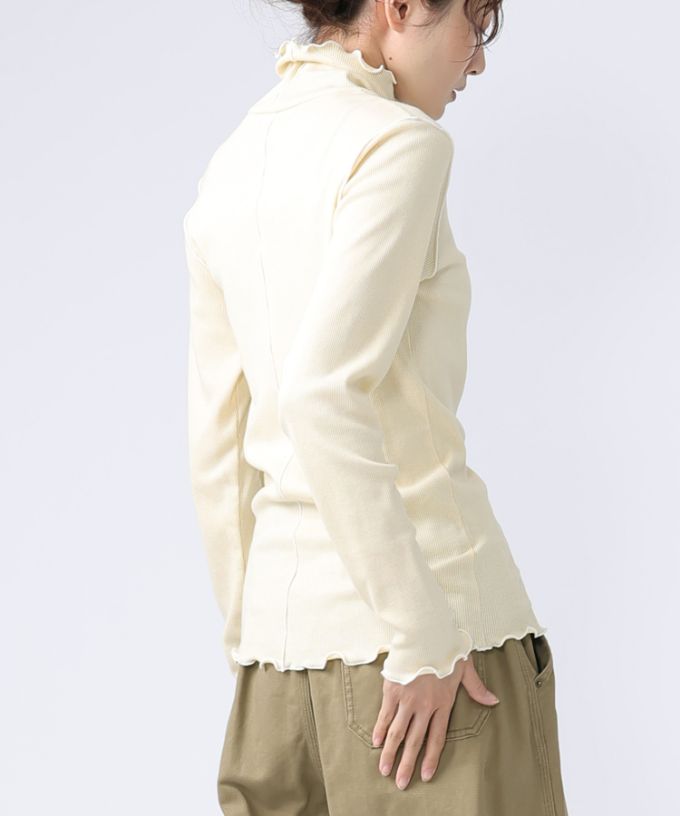 メリダタートル・Ｄ　メロー仕上げの柔らかなタートルネック