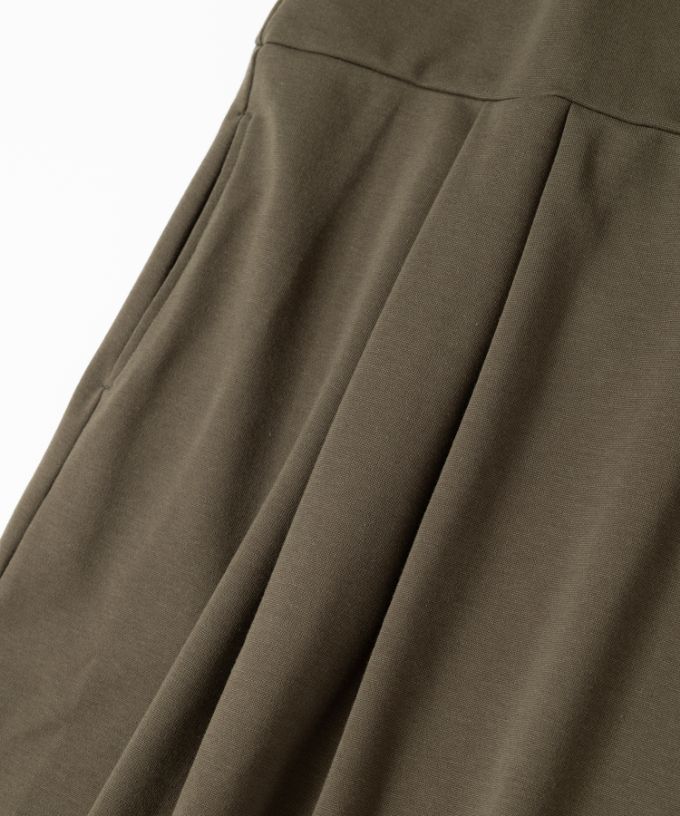 ジネット　ストレッチポンチ素材の切り替えタックチュニック