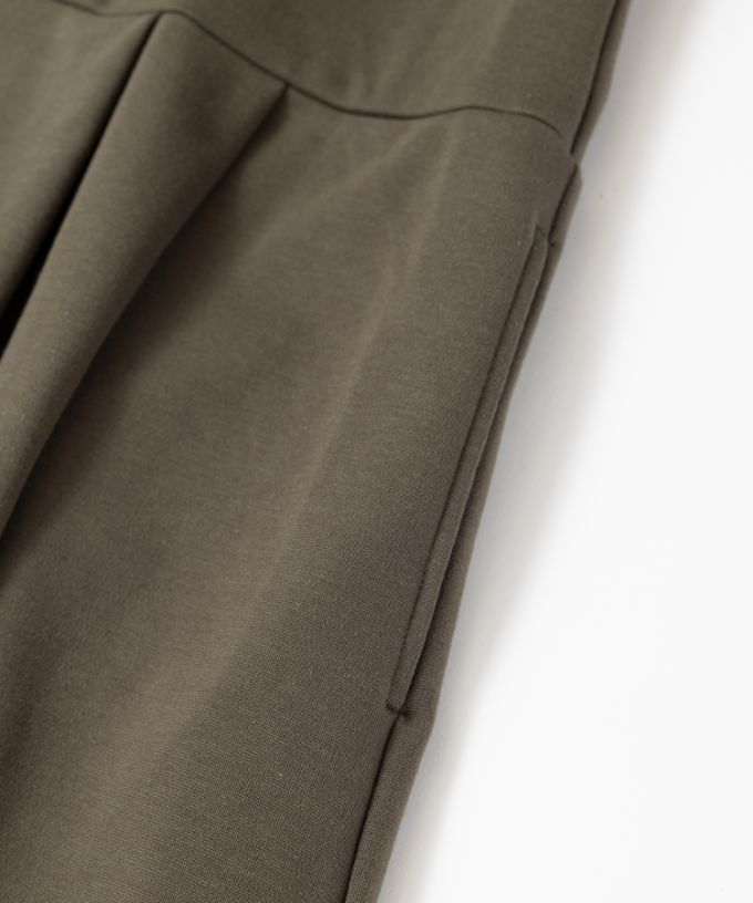 ジネット　ストレッチポンチ素材の切り替えタックチュニック