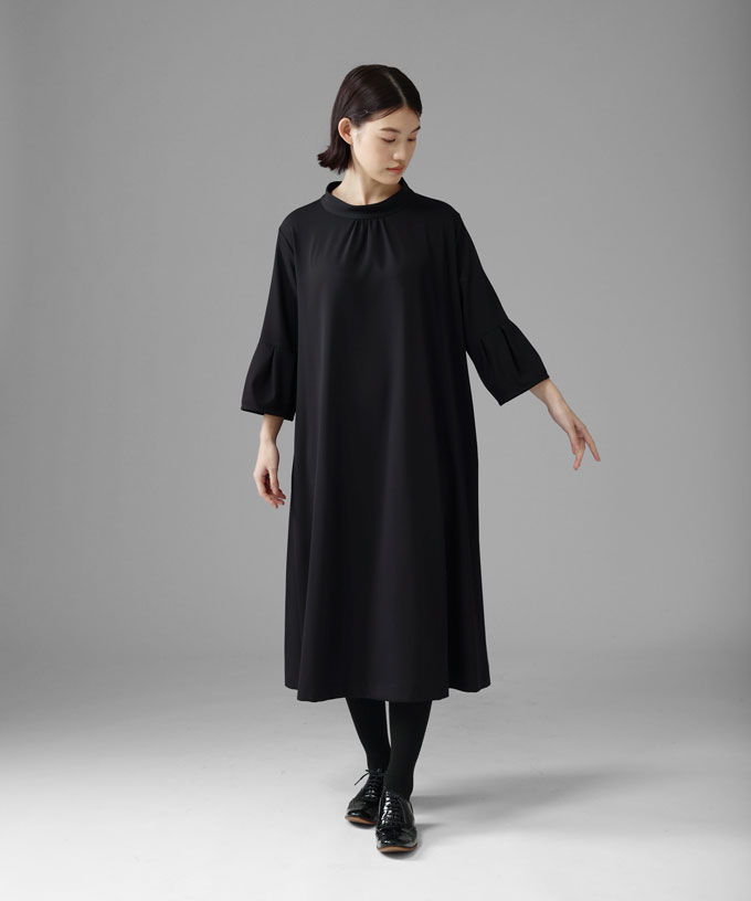 ジェーンドレス [ Chronicle ] ハイネックギャザー襟のブラックドレス