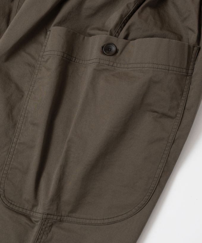 レグパンツ　綿ツイルストレッチのサイドポケットパンツ