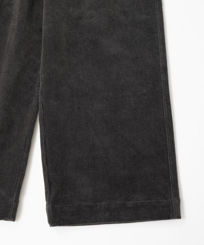 ベルパンツ・F　細コーデュロイ素材のワイドパンツ　