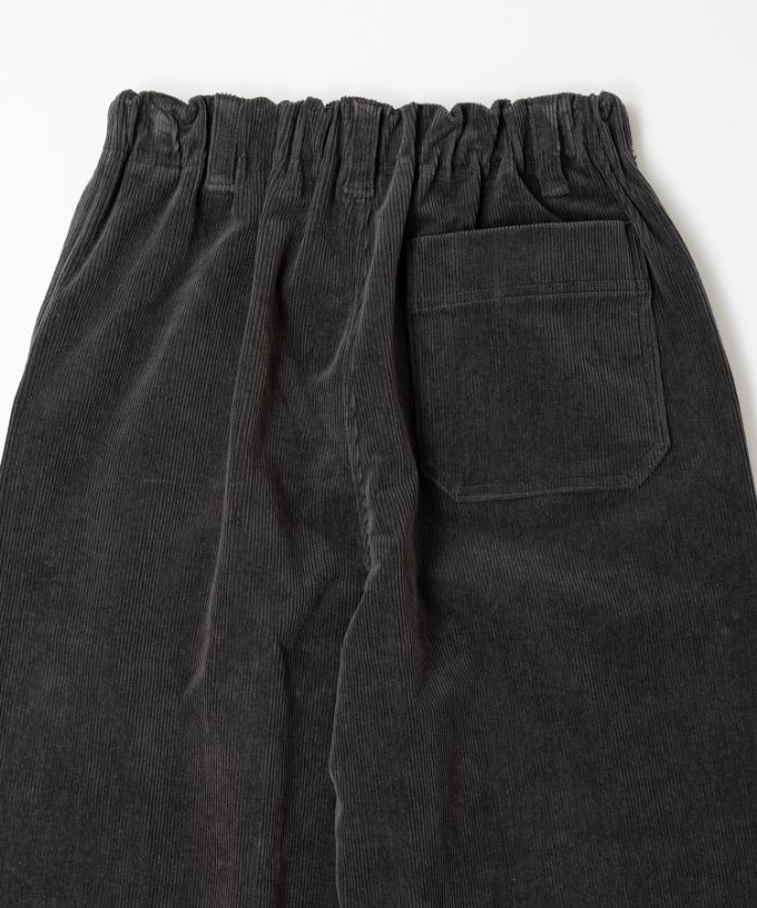ベルパンツ・F　細コーデュロイ素材のワイドパンツ　